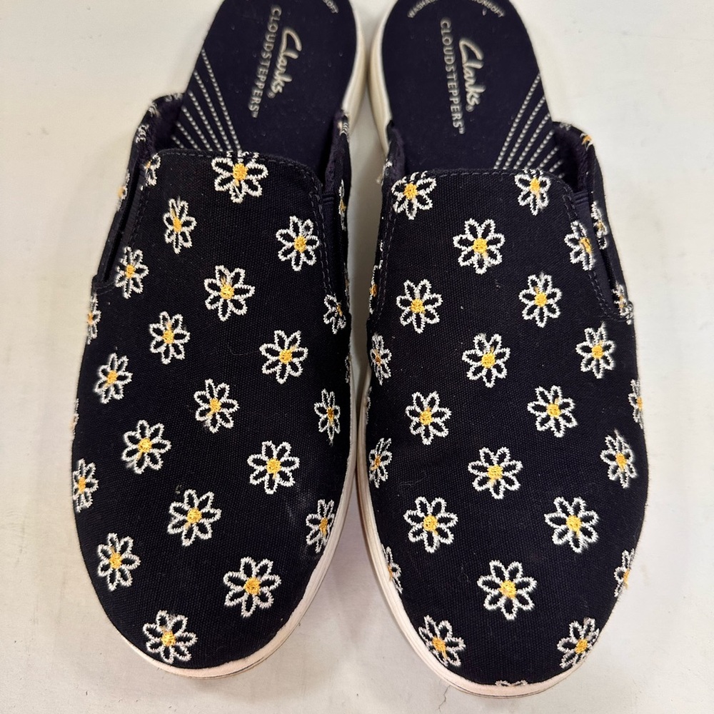 Clarks Women’s Breeze Shore slip ons